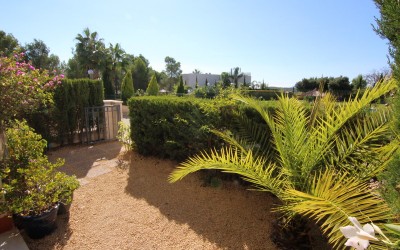 Квартира с небольшим садом для ежегодной аренды в Санта-Клара Альтеа