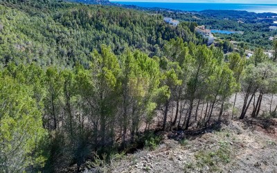 Городской участок с прекрасным видом на море.