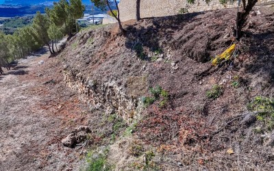 Городской участок с прекрасным видом на море.