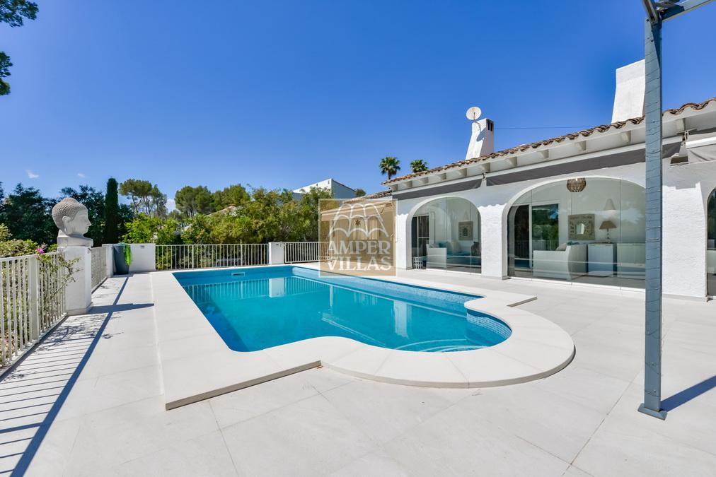 Красивая и уютная одноэтажная вилла