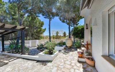 Красивая и уютная одноэтажная вилла