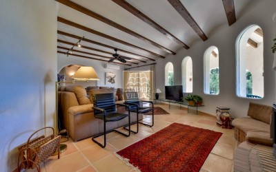 Прекрасная вилла в тихом зеленом районе.