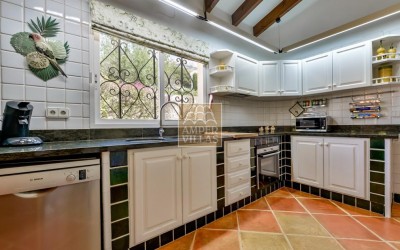 Прекрасная вилла в тихом зеленом районе.