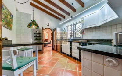 Прекрасная вилла в тихом зеленом районе.