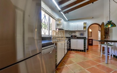 Прекрасная вилла в тихом зеленом районе.