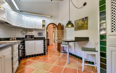 Прекрасная вилла в тихом зеленом районе.