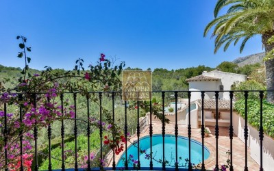 Прекрасная вилла в тихом зеленом районе.