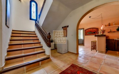 Прекрасная вилла в тихом зеленом районе.