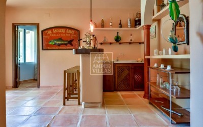 Прекрасная вилла в тихом зеленом районе.