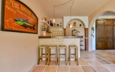 Прекрасная вилла в тихом зеленом районе.