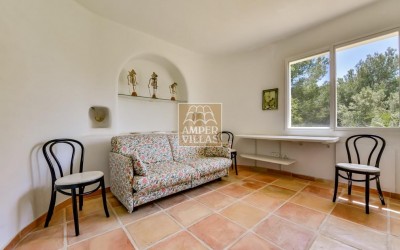 Прекрасная вилла в тихом зеленом районе.