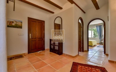 Прекрасная вилла в тихом зеленом районе.