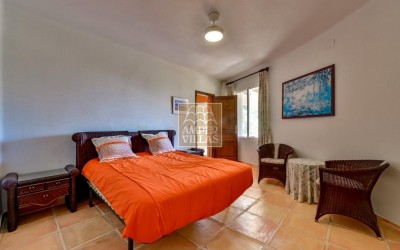 Прекрасная вилла в тихом зеленом районе.