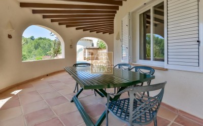 Прекрасная вилла в тихом зеленом районе.