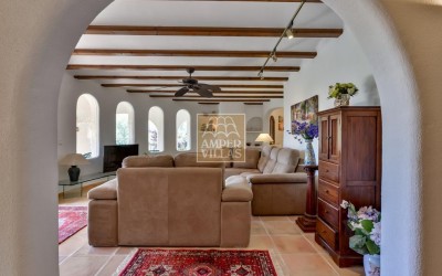 Прекрасная вилла в тихом зеленом районе.