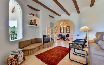 Прекрасная вилла в тихом зеленом районе.