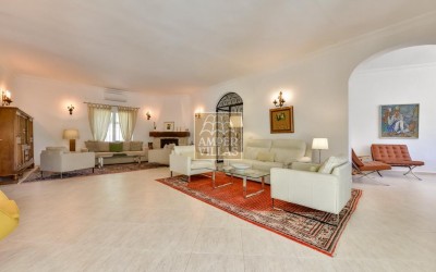 Эксклюзивная вилла в Альтее, расположенная в окружении природы и обеспечивающая полную уединенность.