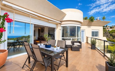 Дуплекс-пентхаус с панорамным видом на море в Altea La Vella